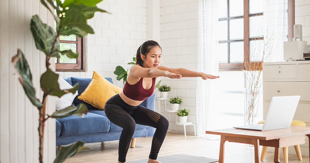 Diferentes herramientas para hacer ejercicio en la habitación.